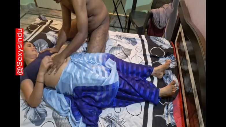 Sexy sindu: Video rekaman seks istri hot india dengan kain sprei!