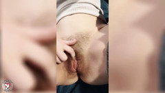 MyLovelyDove: Teenka masturbuje svou chlupatou kundičku v modrých džínách