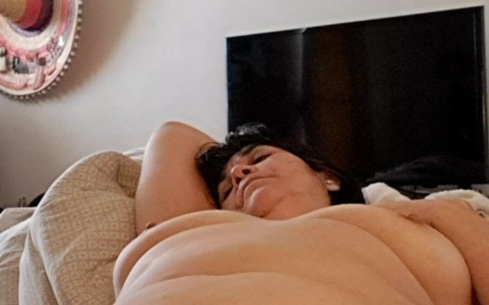 Mommy big hairy pussy: Mama vitregă așteaptă ca fiul vitreg să vină și să o...