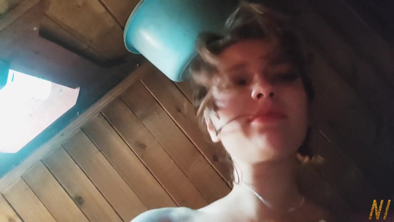 Vika Lita: Bagian 2 - topi merah di ruangan sauna