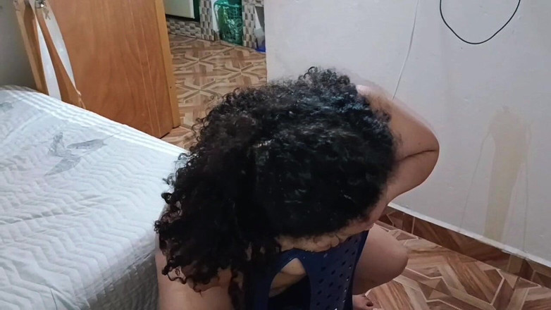 Milfcaliente69: MILF, ich bin so geil, dass ich meine saftige muschi...