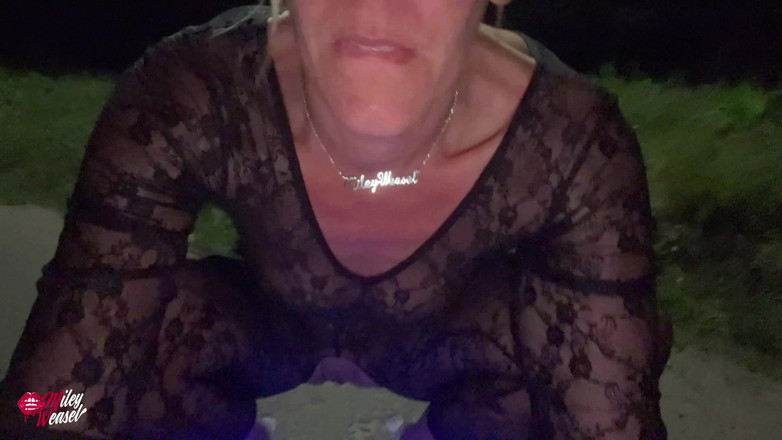 Miley Weasel: Krasser Gehts Nicht!! Fremder Trucker Fickt Mich Mitten Auf Der...