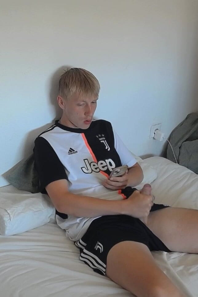 Axton Drake: [face Reveal] Soccer Bro Jerks off in Bed
