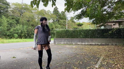 megu2002: Terekspos di Jalan-Jalan dan Lapangan Parkir