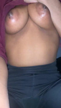 Peitos Marrons Inchados
