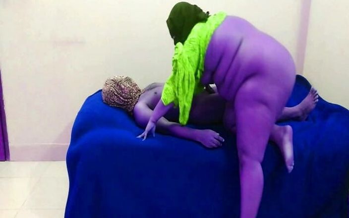 Aria Mia: Seksi orta yaşlı seksi teyze çok azgındı ve sonra beni yatağında...