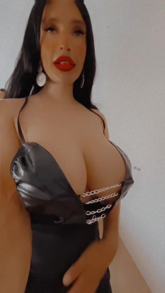 Sissy Slut Brianna: मैं इस गांड को आपके चेहरे पर तब तक पीसता रहूंगा जब तक कि आपके घुटने रास्ता नहीं दे देते