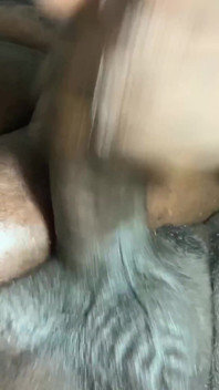 Beruang gay ayah ngocok kontol hitam sendirian sampai banjir sperma