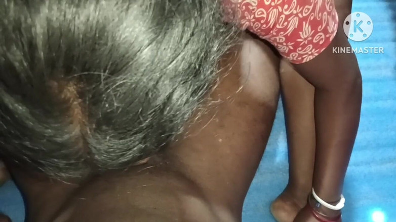 Nenika: Opravdu jsem si užila šukání Bhabhi těsné kundičky.