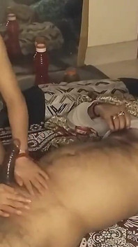 คลิปเย็ดภาษาฮินดี เย็ดลุงเลี้ยงกับน้าเลี้ยง ดูดหี นมร้อน หัวนมเล็ก หีตูดเล็ก