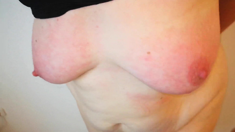 Bouncy Tits Action: ตีหน้าอกคู่นี้อย่างเสียวจัด