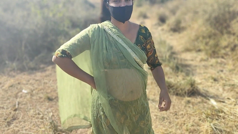Fuckkkker: Madrasta - Milf Soniya cuidando de seu enteado negligenciado confortavelmente acaricia...