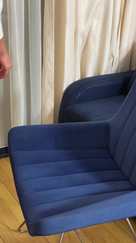 Hotellreceptionist räddar hotellets rykte med mun och fitta