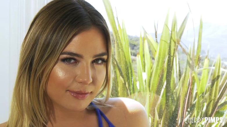CherryPimps: Erkek delisi yaz günü lezbiyen rom arkadaşını makaslama ve amcık...