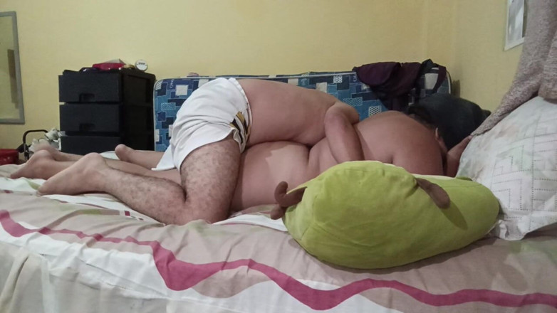 Stepmom_with_big_tits: 그녀가 아주 잘 사정하는 동안 그녀가 많이 좋아하는 그녀의 구강 섹스를주는 동안 그녀가 떨리는 방법.