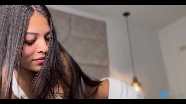 Anna Cherry: Você gosta do jeito que eu danço em minha lingerie?...