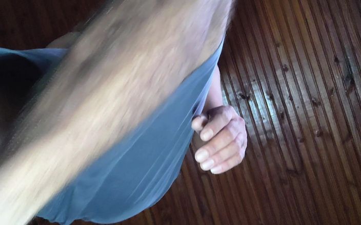 Stink HairyMale: 私の足に射精し、私の体の一部をクローズアップします