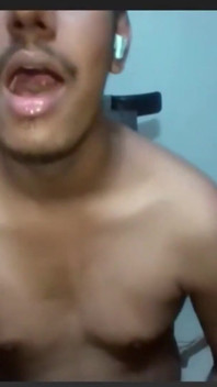 새엄마의 팬티를 입고 흑인 자지를 따먹는 인도 남자