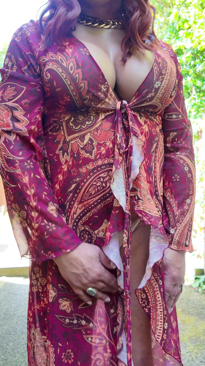 Kellycd2022: Crossdressing Kellycd2022 Menikmati Cuaca Panas Yang Indah Dalam Nilon Dan...
