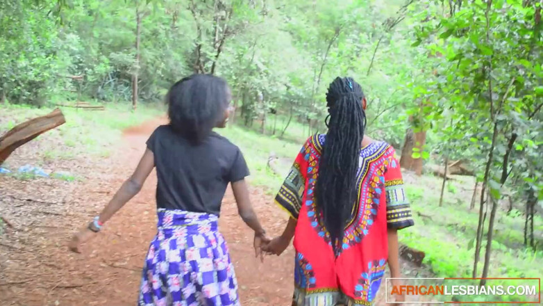 African Lesbians: Amatör afrikansk ebenholts lesbiska äter fitta och sprutar!