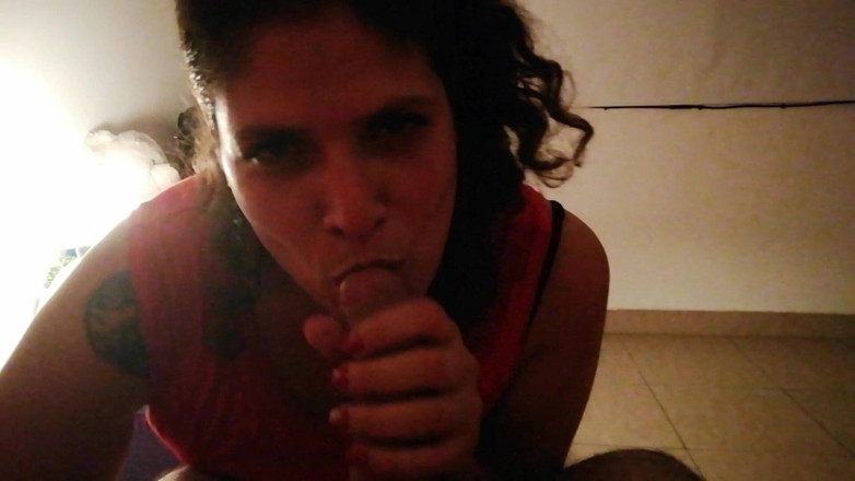 My sexy MILFS: O femeie matură sexy îmbrăcată în roșu mănâncă pula fratelui ei vitreg