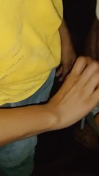 Pijpen in de jungle 's nachts met Divya - pijpbeurtserie