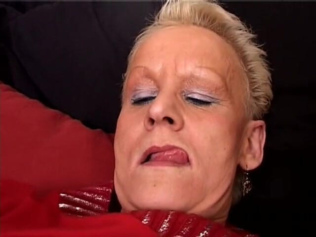 GERMAN PORN CLASSICS: Pemisahan Kedutan ( nenek, berbulu, gemuk )