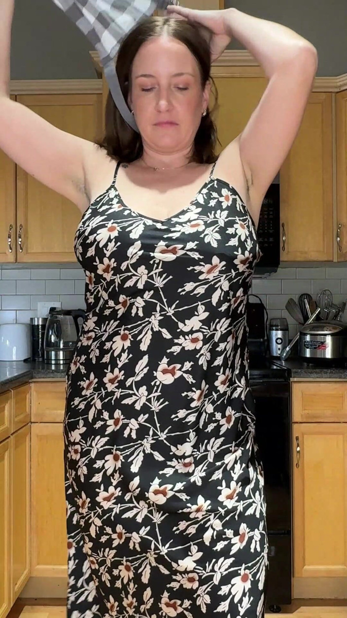 Avril Showers: Baking Housewife Rides Cock in Kitchen, Creampied in Office Chair
