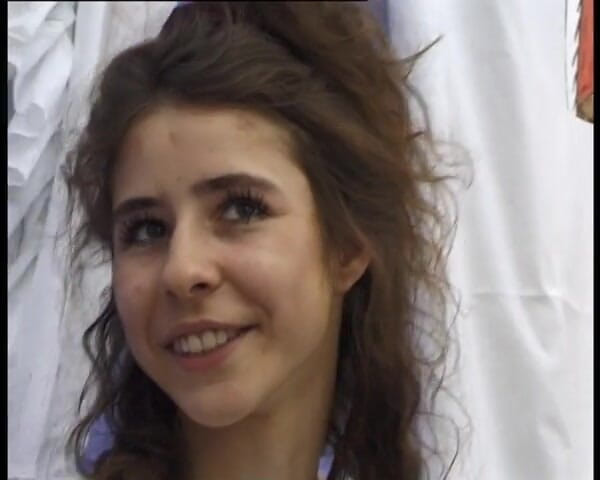 YOUR FIRST PORN: Versaute Stiefschwestern - hermanastras cachondas Sarah Und Tina