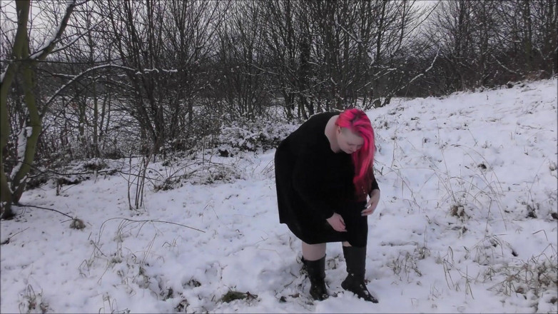 Mxtress Valleycat: Barfuß im Schnee