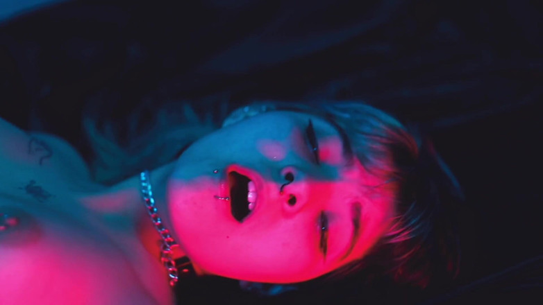 Quente club: Acidalia E Nath - lesbianism între prieteni