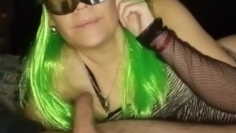Sexoamateur: Tersentak dengan tukang urut dan menelan susu