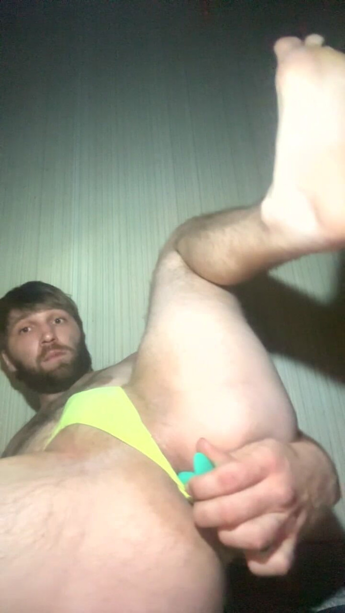 Thong boy studio: Evening