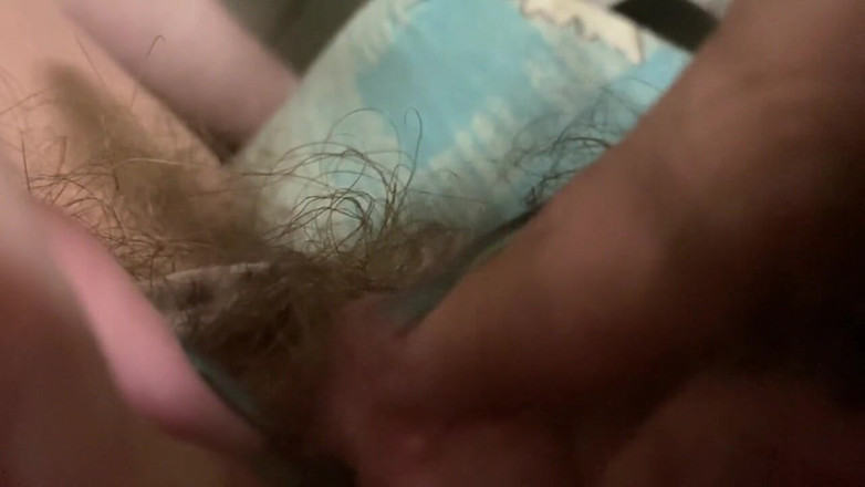 Cuteblonde666: Morning orgasm big clit rubbing in extreme closeup super hairy...