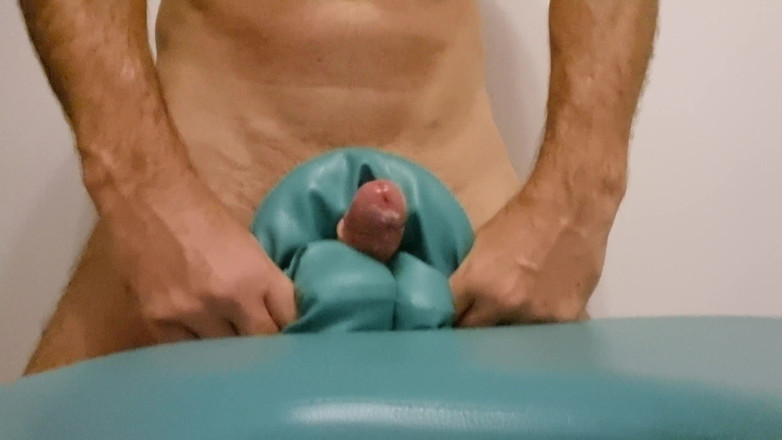 Naxy: マッサージテーブルでカミング