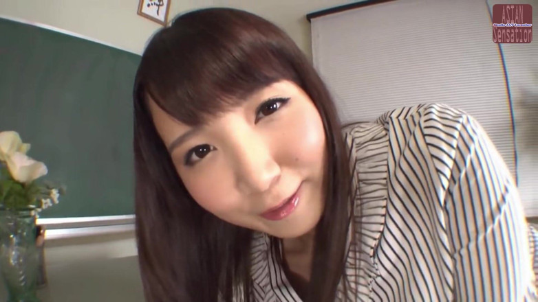 Studio JAV Launcher: Ayaka Tomoda - 她在戏弄我吗？每个男人幻想的连裤袜办公室美女 - 无码 - 第3集