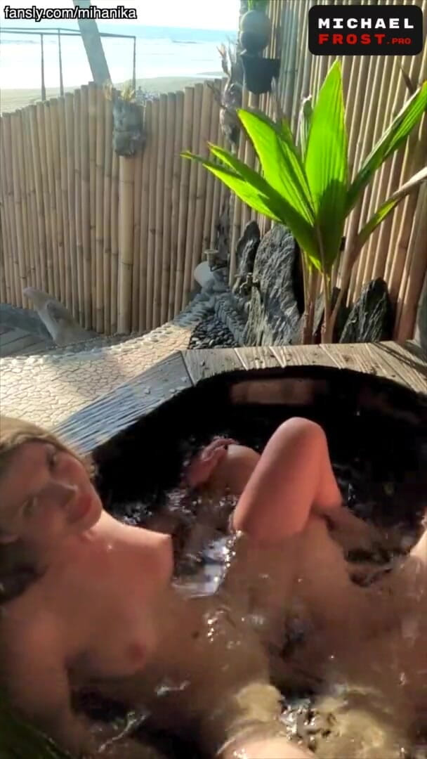 Michael Frost Pro: Mengongkek pasangan muda di luar Veranda