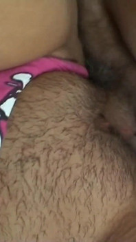 Oldsファック人形 - 若いふしだらな女エンジェルベルベットは古い刺し傷Pavelテリアに犯されます