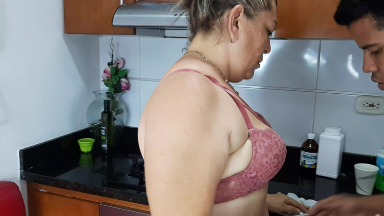 Miller Family: Seksualne spotkanie z mamuśką - uwielbia to, kiedy wkładam w nią...
