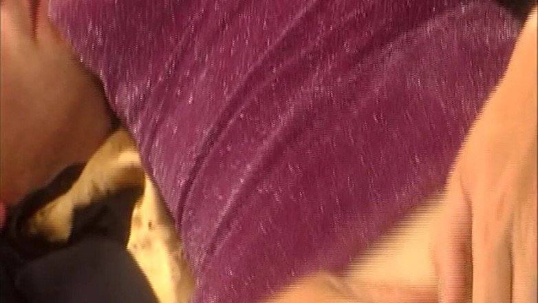 Erotic Club: Cewek hot rambut pirang lagi asik fingering dan sampai lubangnya...