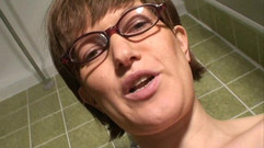 Popp Sylvie: Đi tiểu trong phòng tắm - xem tôi, một clip từ...