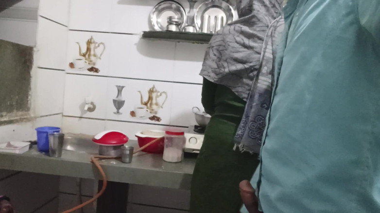 Bhabhi UP: Am futut cu degetul fundul cumnatei mele în timp ce ea...