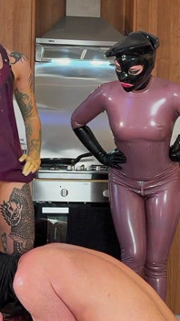 Mistressae's Experimental Kitchen Episódio 1: Anal Omelette Aux Oeufs