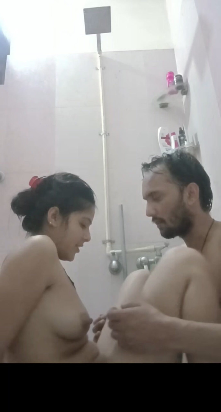 sashaa: แขกเย็ดวัยรุ่นอินเดียสุดฮอตในห้องน้ํา