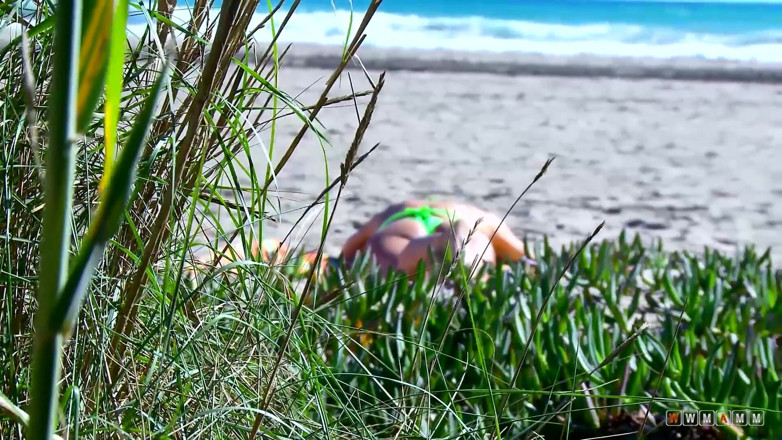 WWMAMM: Junge spanische nymphomanin verführt einen zufälligen fotografen am strand