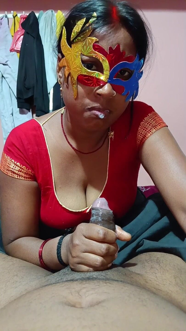 Sita Kumari: 義兄のペニスの汁を吸って口から出す