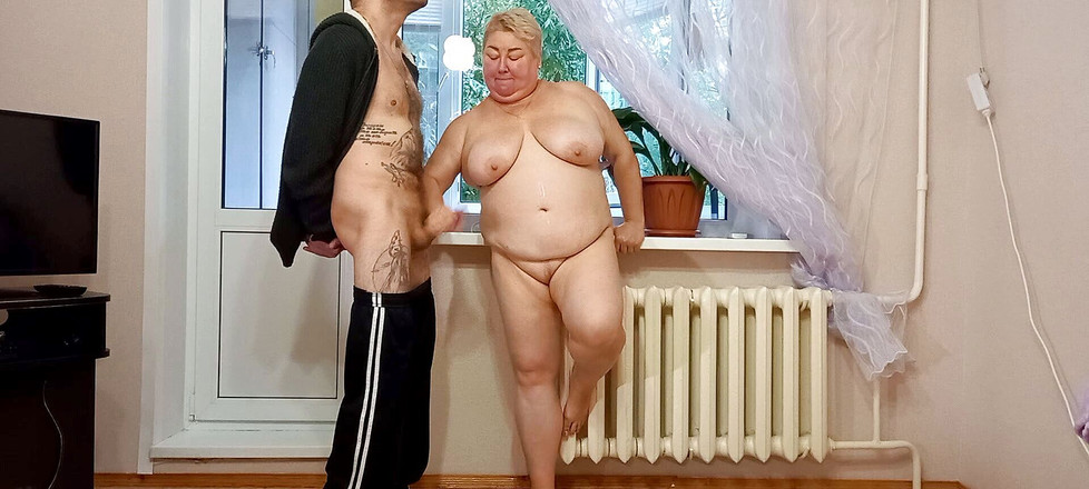 Zona901: Aku menggoda pembersih jendela lalu aku ngocok dan mengisap kontol