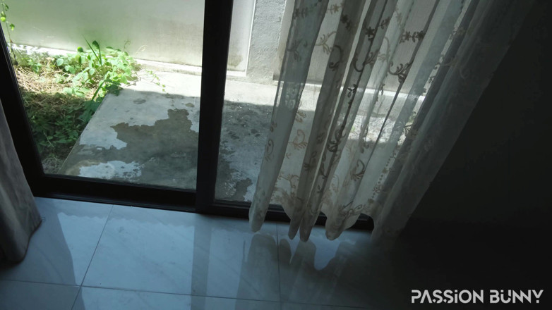 PassionBunny: Desperation Pee on the Glass Door - Huge Pissing