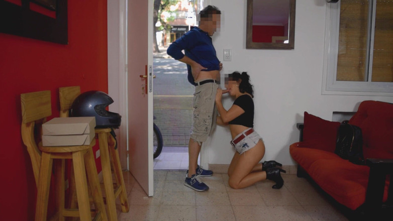 LadyRoma: Kouření doručovatelovi