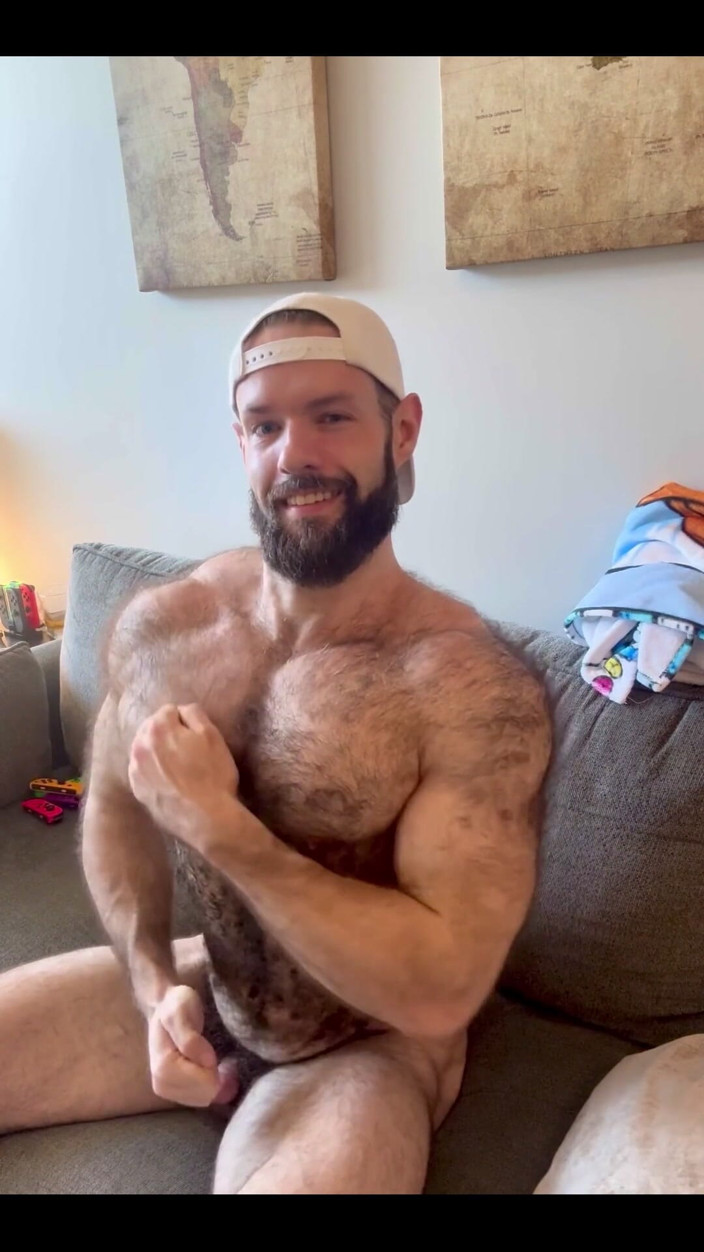 BeefyCanuck: Szczęśliwego niedzielnego Gunday! Wystarczy trochę zginania, bicia klatki piersiowej i...